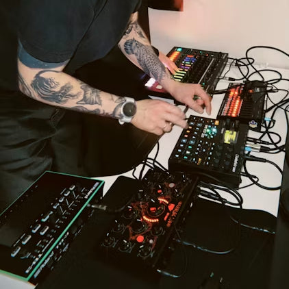 Loose Ends (TECH HOUSE - 127bpm - Fm)